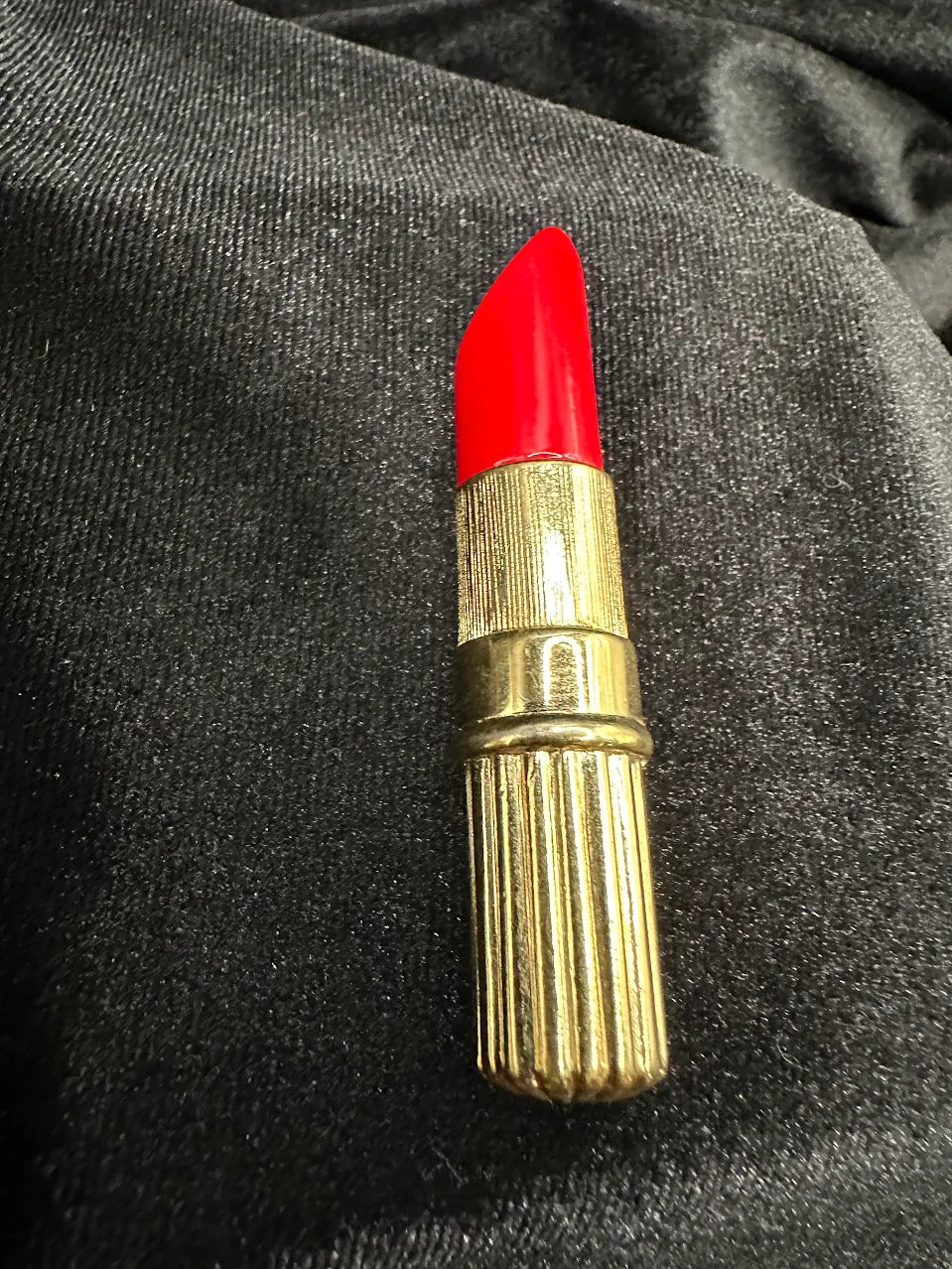 Gold-tone lipstick brooch with red top and ribbed tube, view 4
