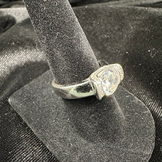 Vintage 925 Sterling Silver CZ Cocktail Ring Round Solitaire 4.5g with Pavé Shoulders Size 6