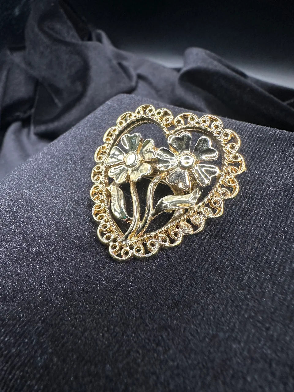 Gold-tone heart brooch with openwork border and raised flower design, view 5